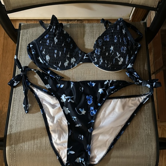 3 bikinis XL - Picture 3 of 4